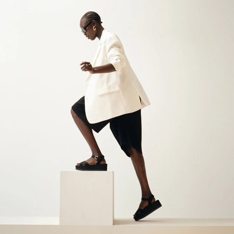 The Criss–Cross Lightweight Wedge Sandal - Black